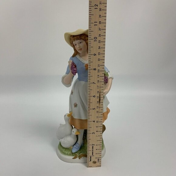 Vintage homco porcelain figurine Lady with Grape basket and ducks in A Hat - Picture 7 of 12